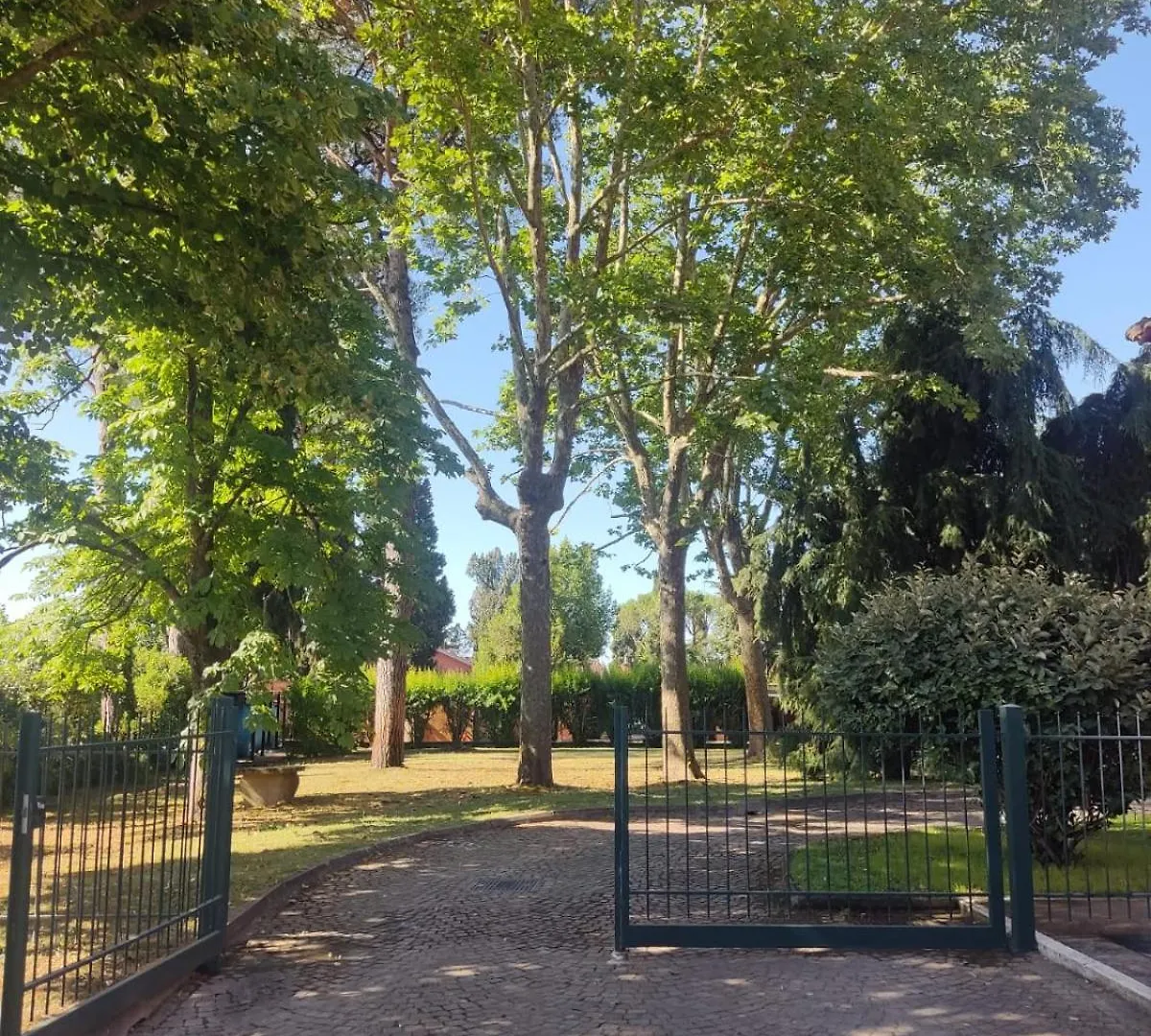 Aparthotel Hero'S Garden Relais Rome